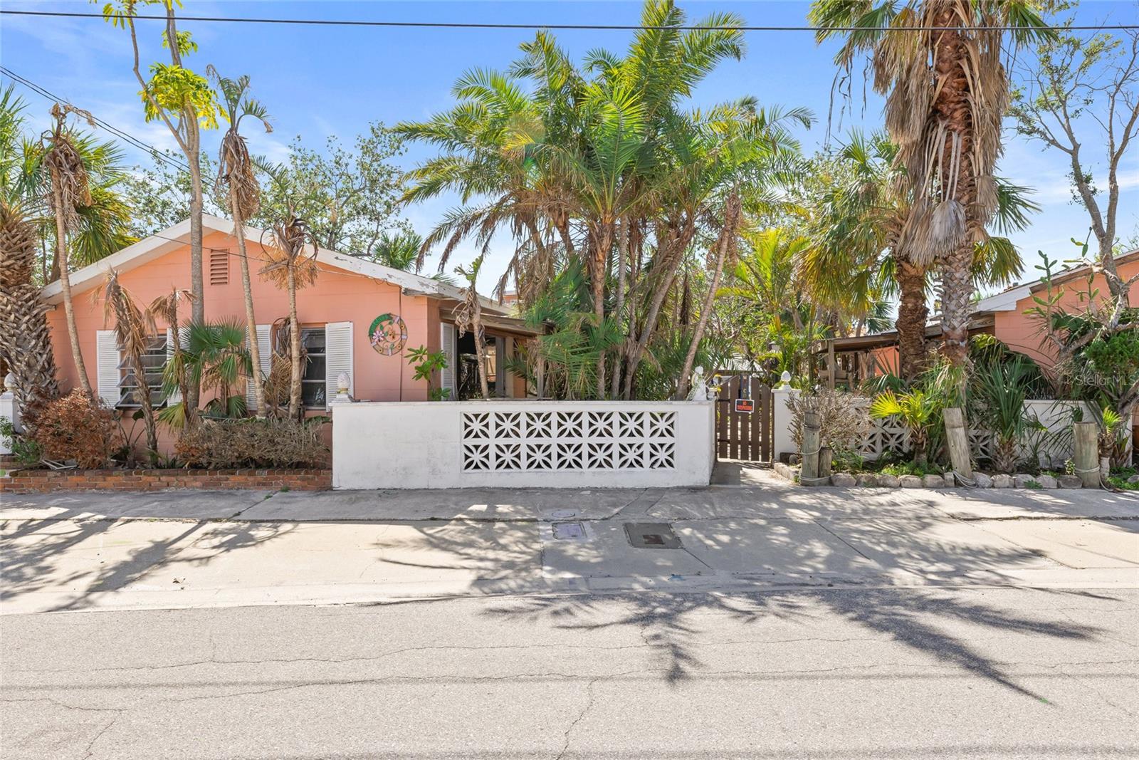 Listing photo id 4 for 225 Boca Ciega Drive