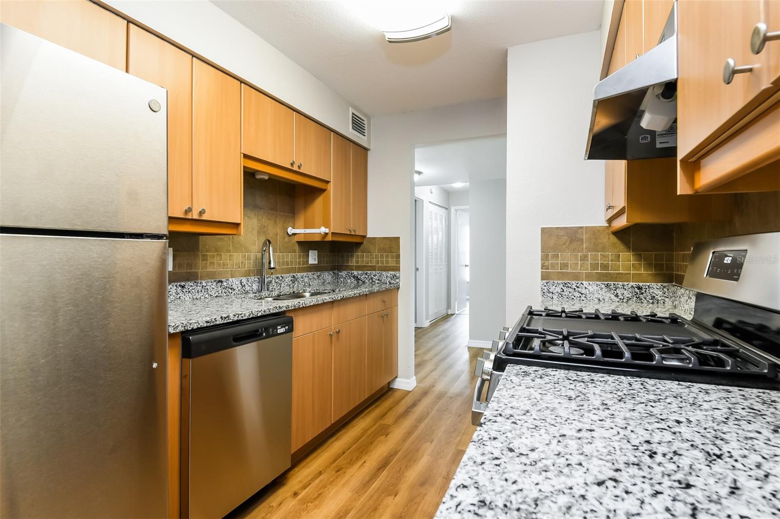 Image 10 of 16 For 408 Edgemon Avenue