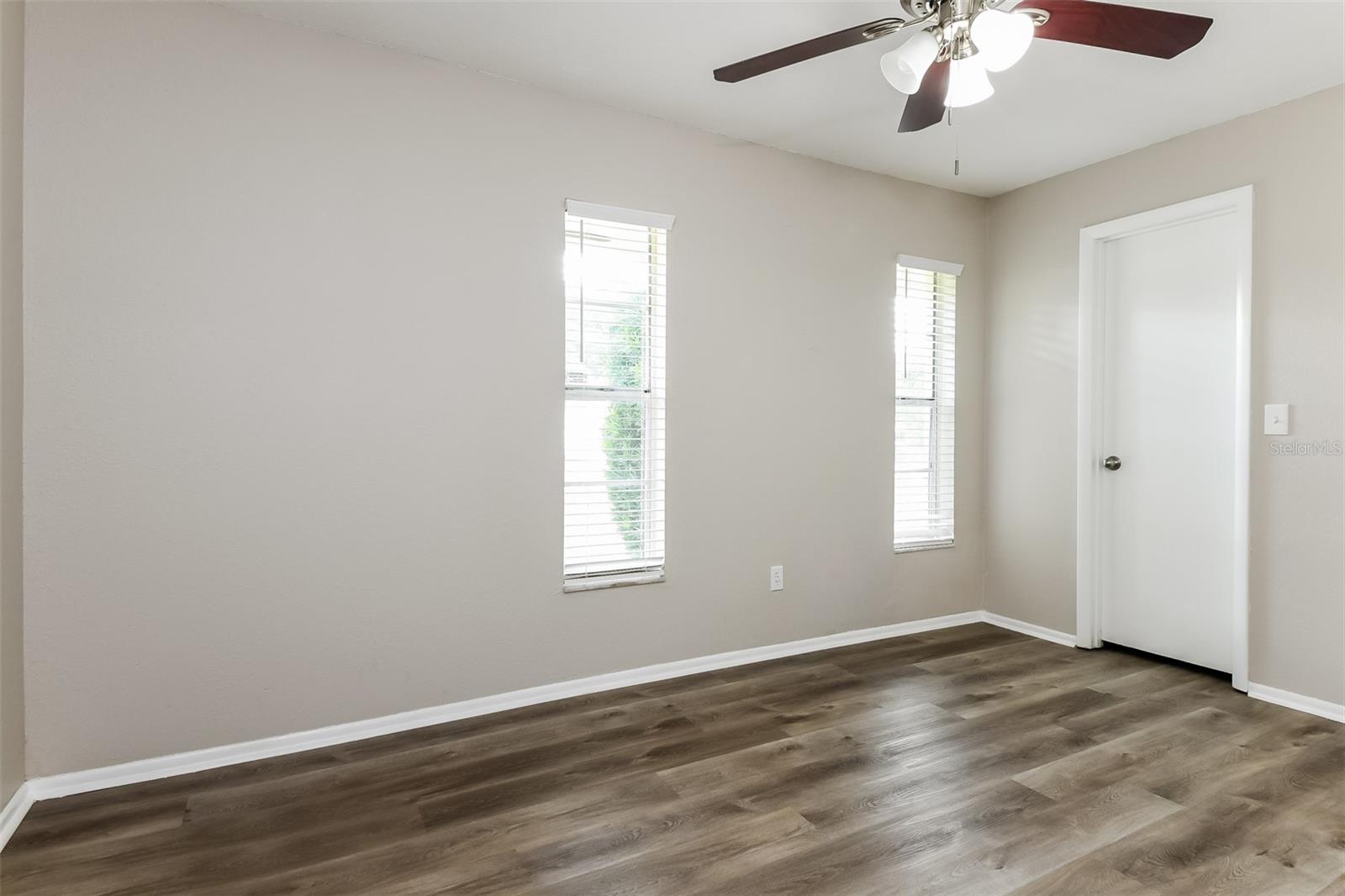 Image 11 of 16 For 408 Edgemon Avenue