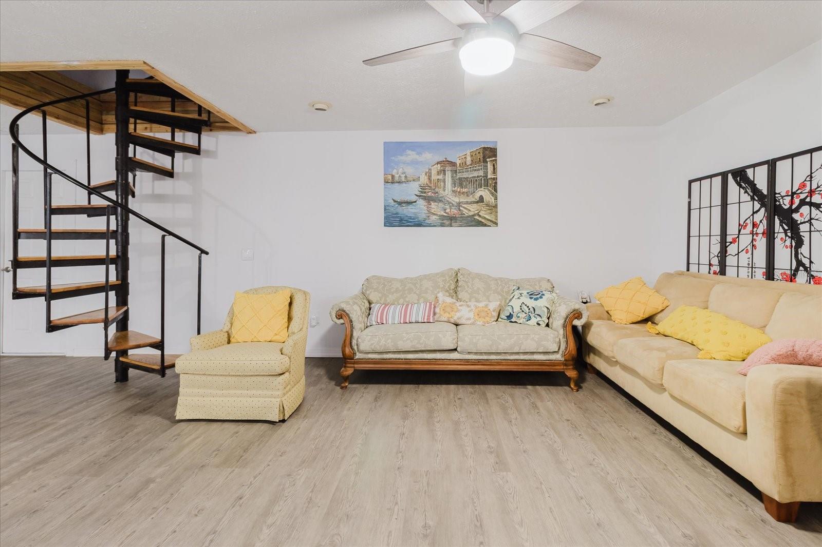 Image 11 of 90 For 1010 Oakhill St