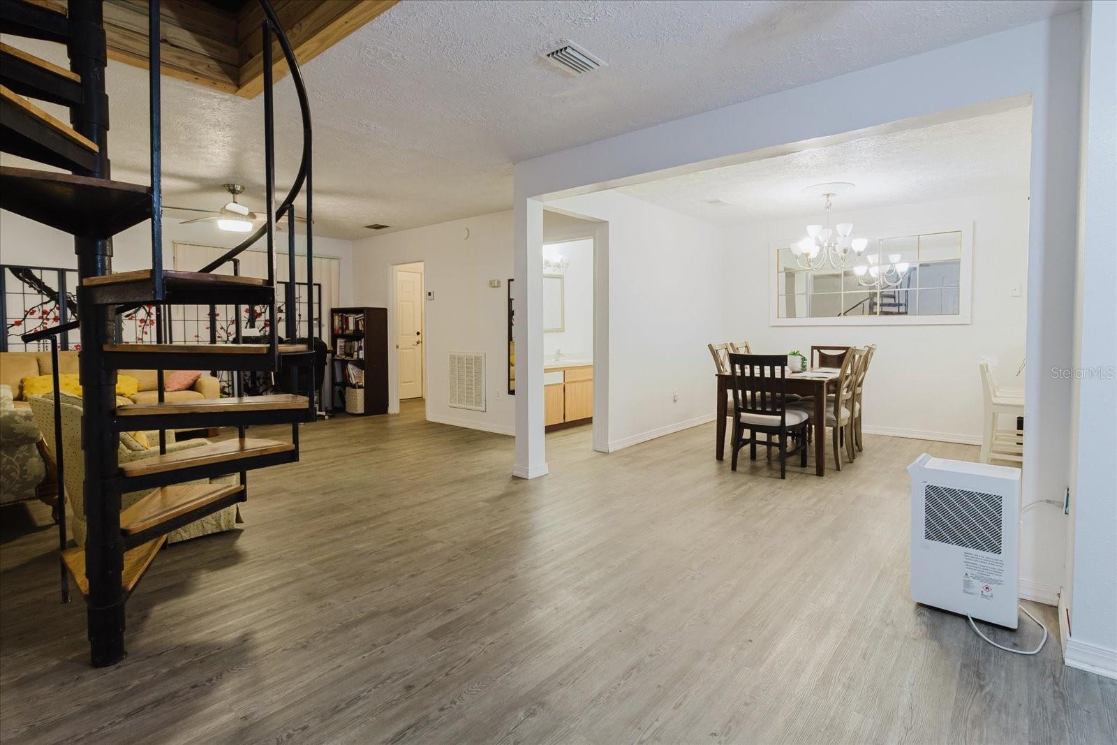 Image 13 of 90 For 1010 Oakhill St