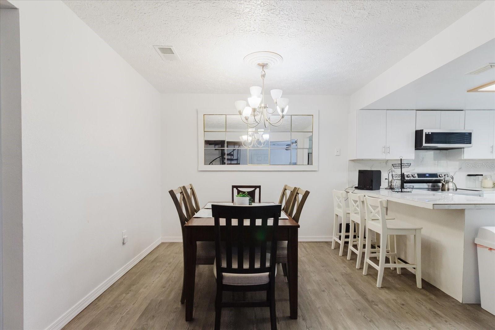 Image 14 of 90 For 1010 Oakhill St