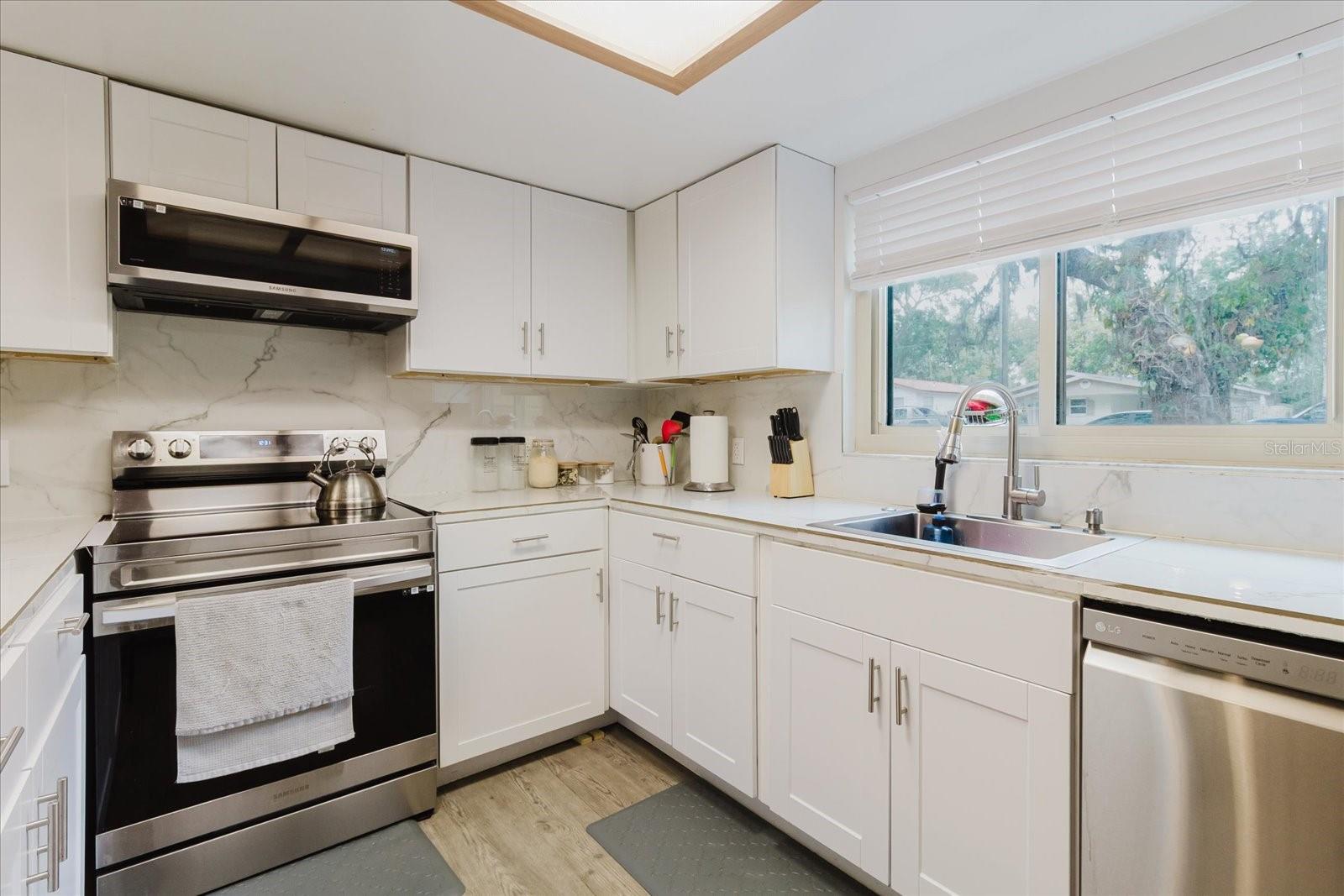 Image 18 of 90 For 1010 Oakhill St