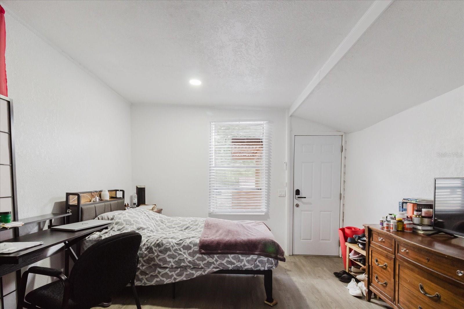 Image 27 of 90 For 1010 Oakhill St