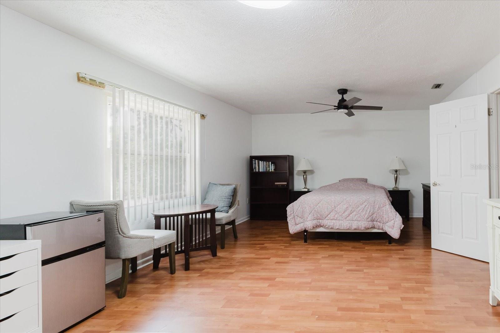 Image 36 of 90 For 1010 Oakhill St