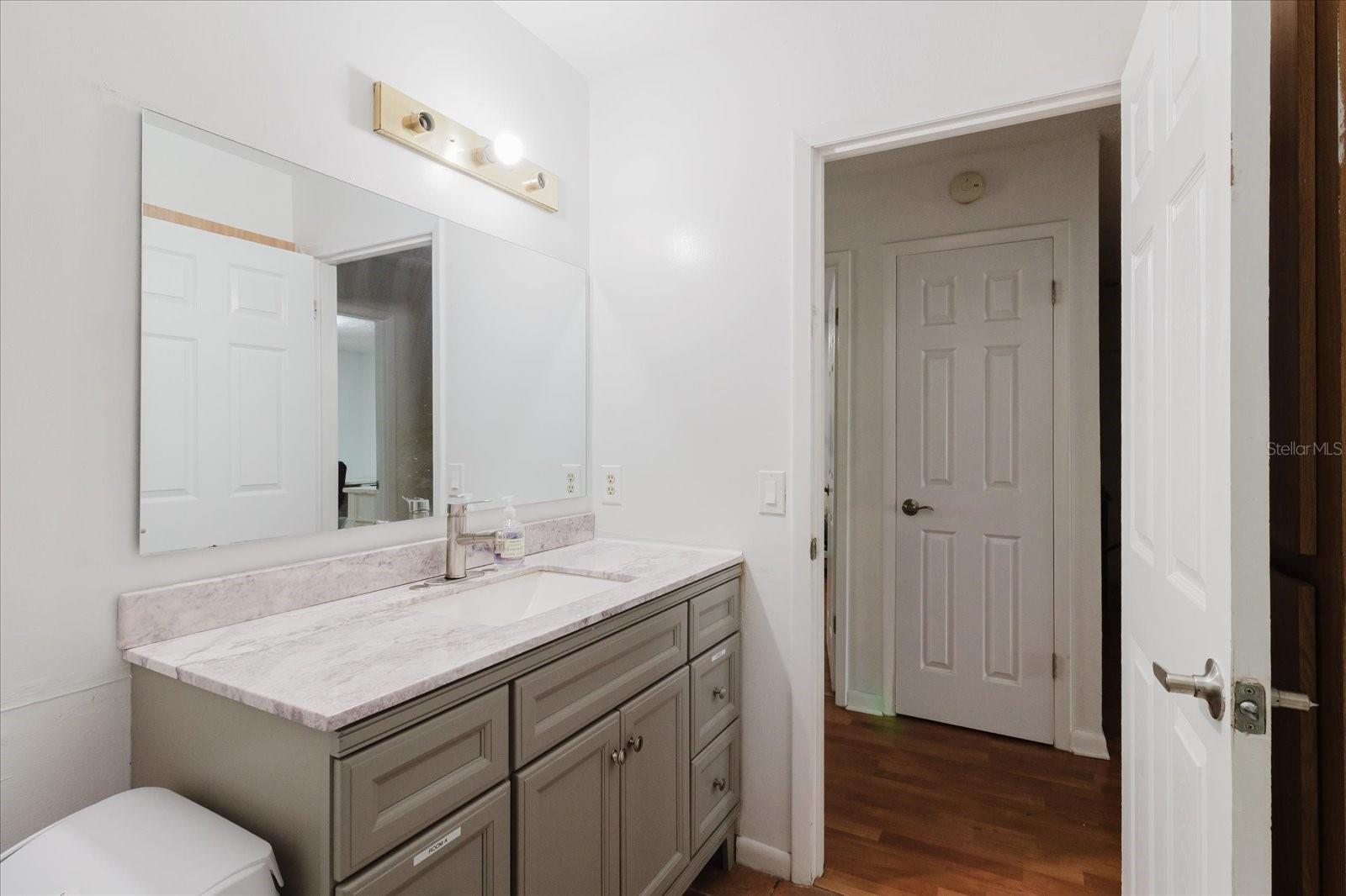 Image 42 of 90 For 1010 Oakhill St