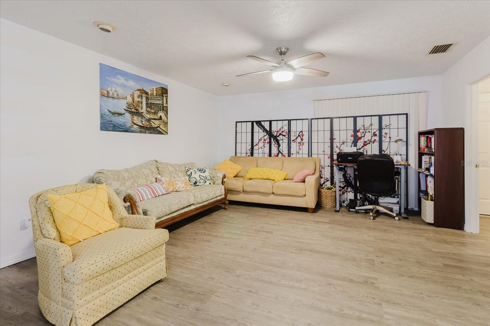 Image 9 of 90 For 1010 Oakhill St