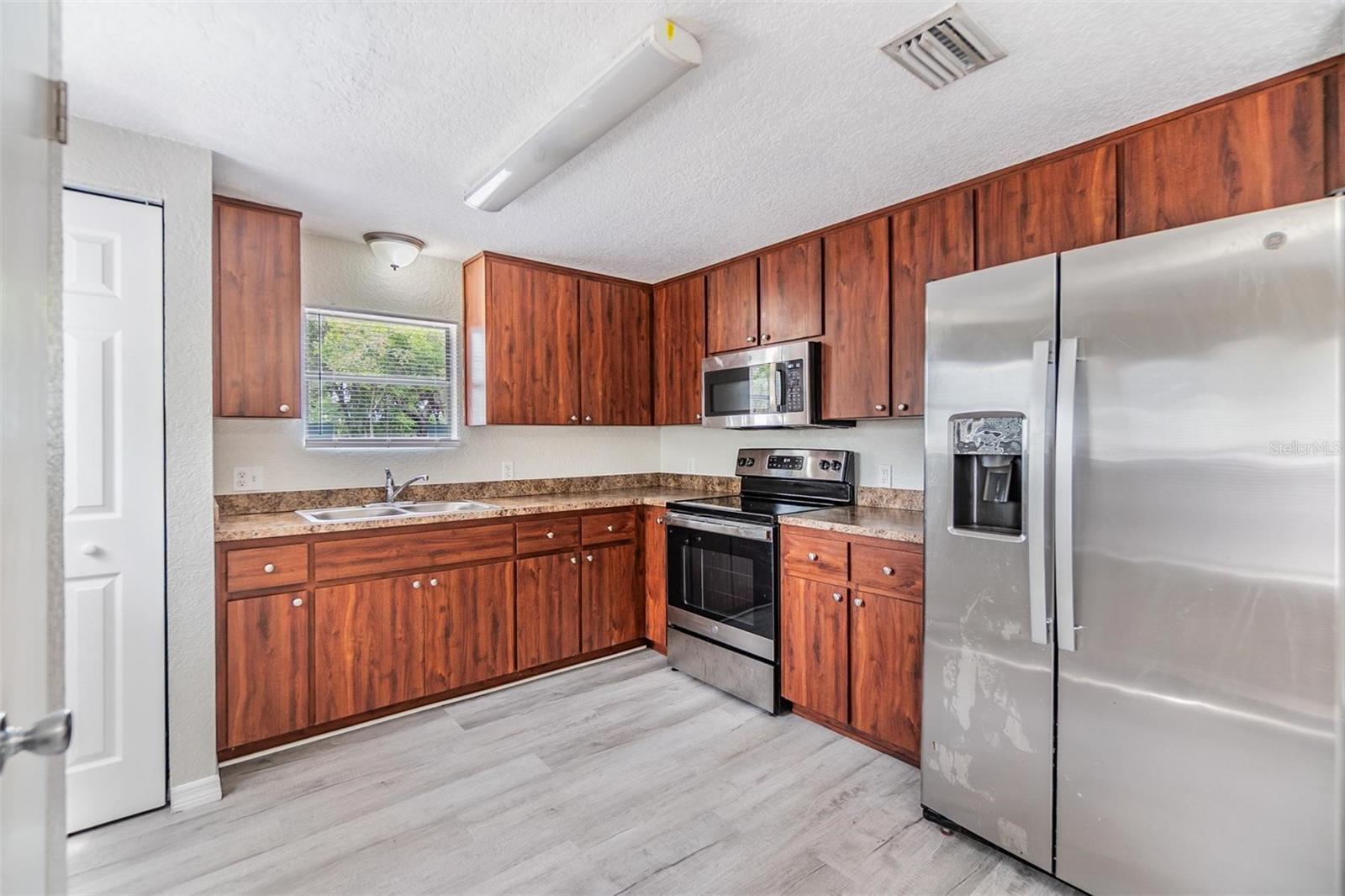Image 10 of 34 For 6608 Celeste Lane