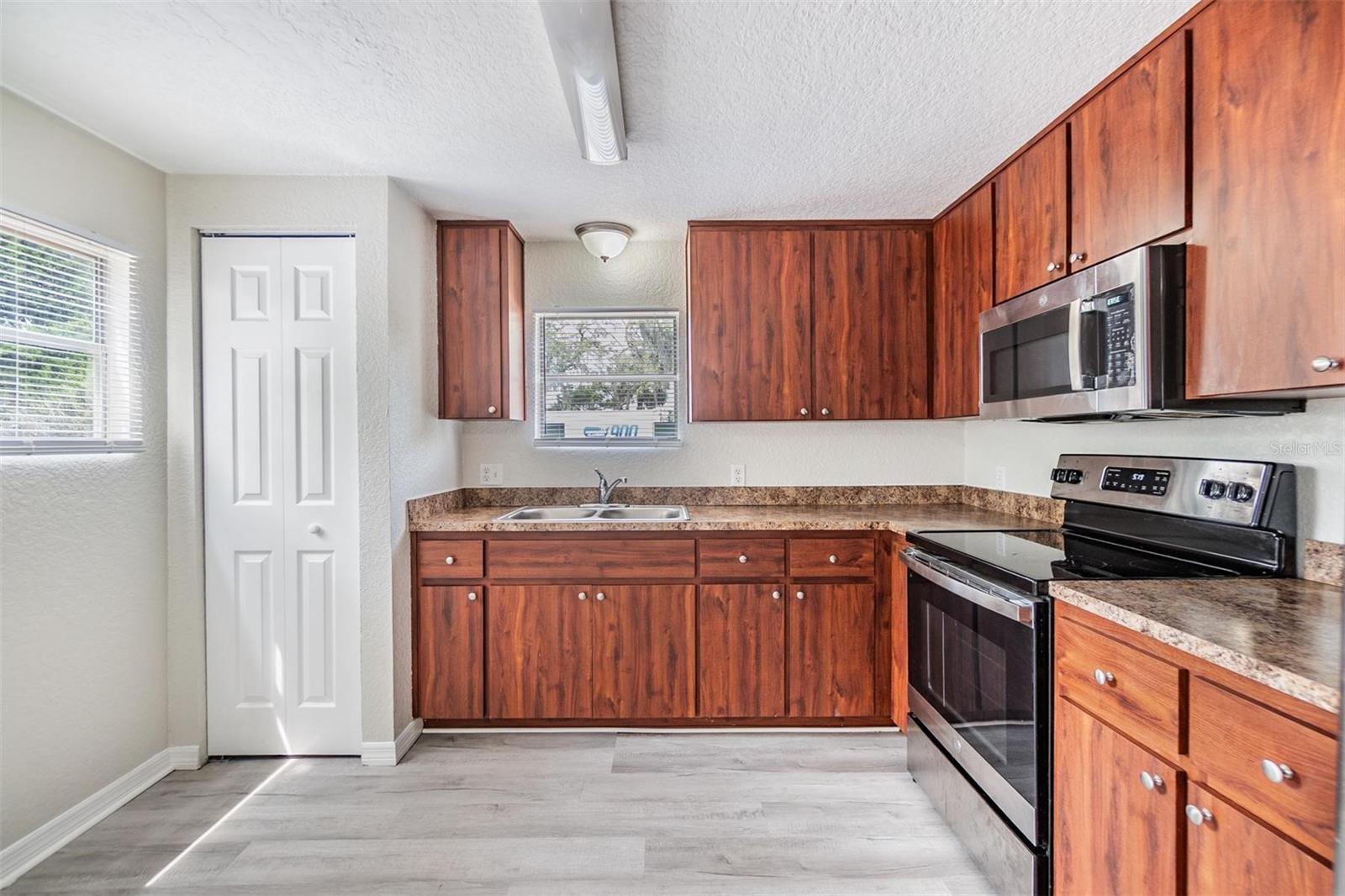 Image 11 of 34 For 6608 Celeste Lane