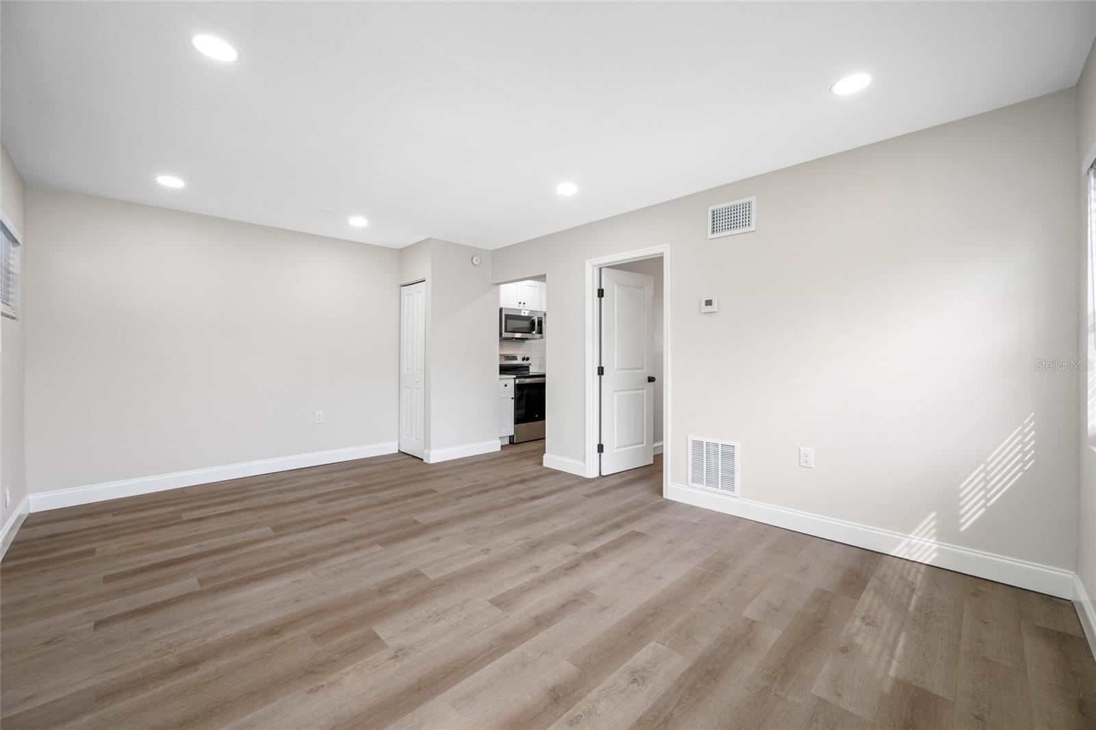 Image 3 of 18 For 144 Davis Boulevard 1