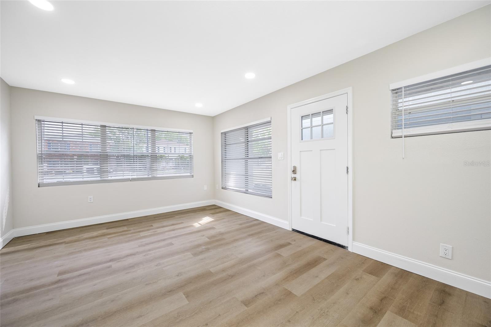 Image 4 of 18 For 144 Davis Boulevard 1
