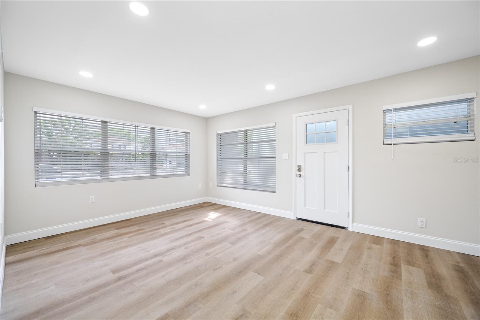 Image 5 of 18 For 144 Davis Boulevard 1