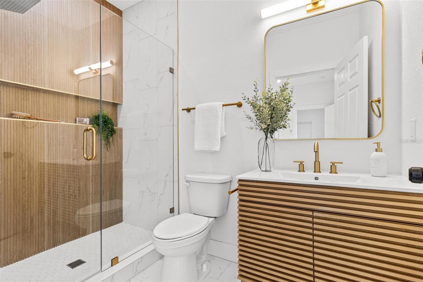 Image 15 of 32 For 411 37th Street S