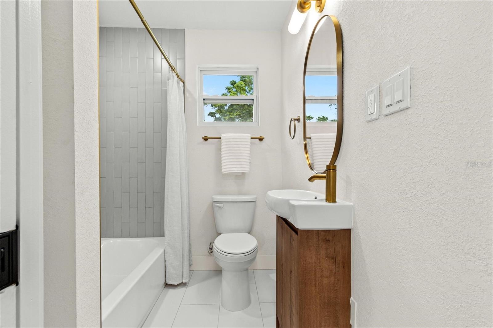 Image 20 of 32 For 411 37th Street S
