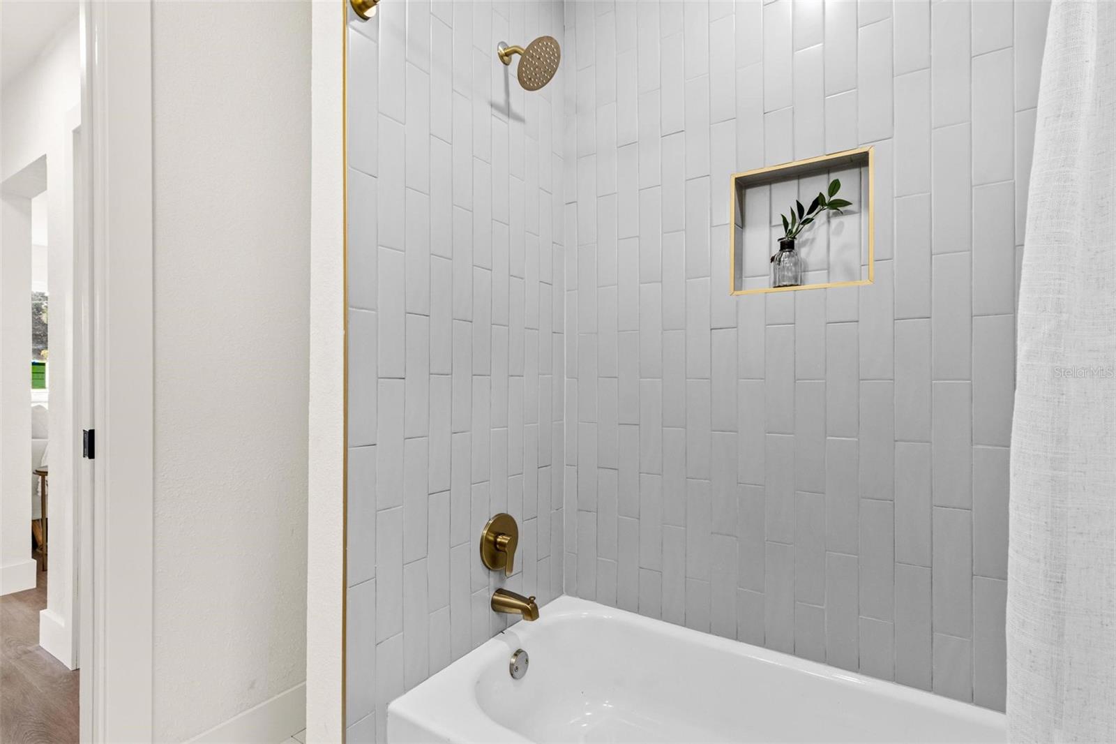 Image 21 of 32 For 411 37th Street S
