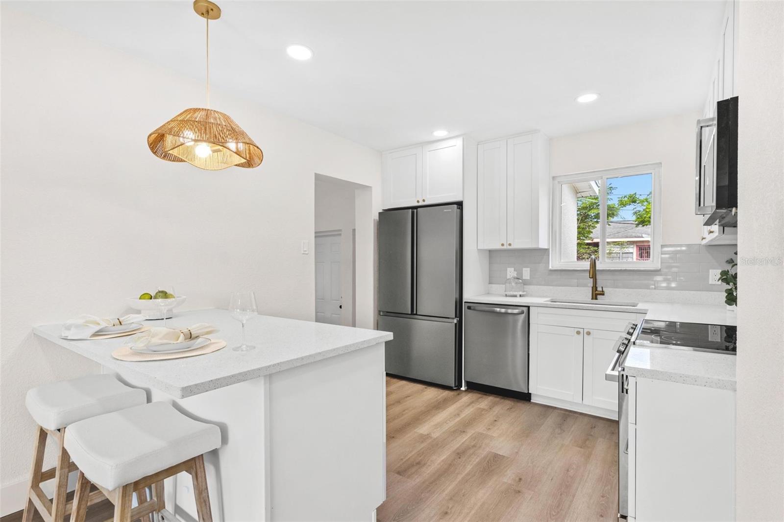 Image 7 of 32 For 411 37th Street S