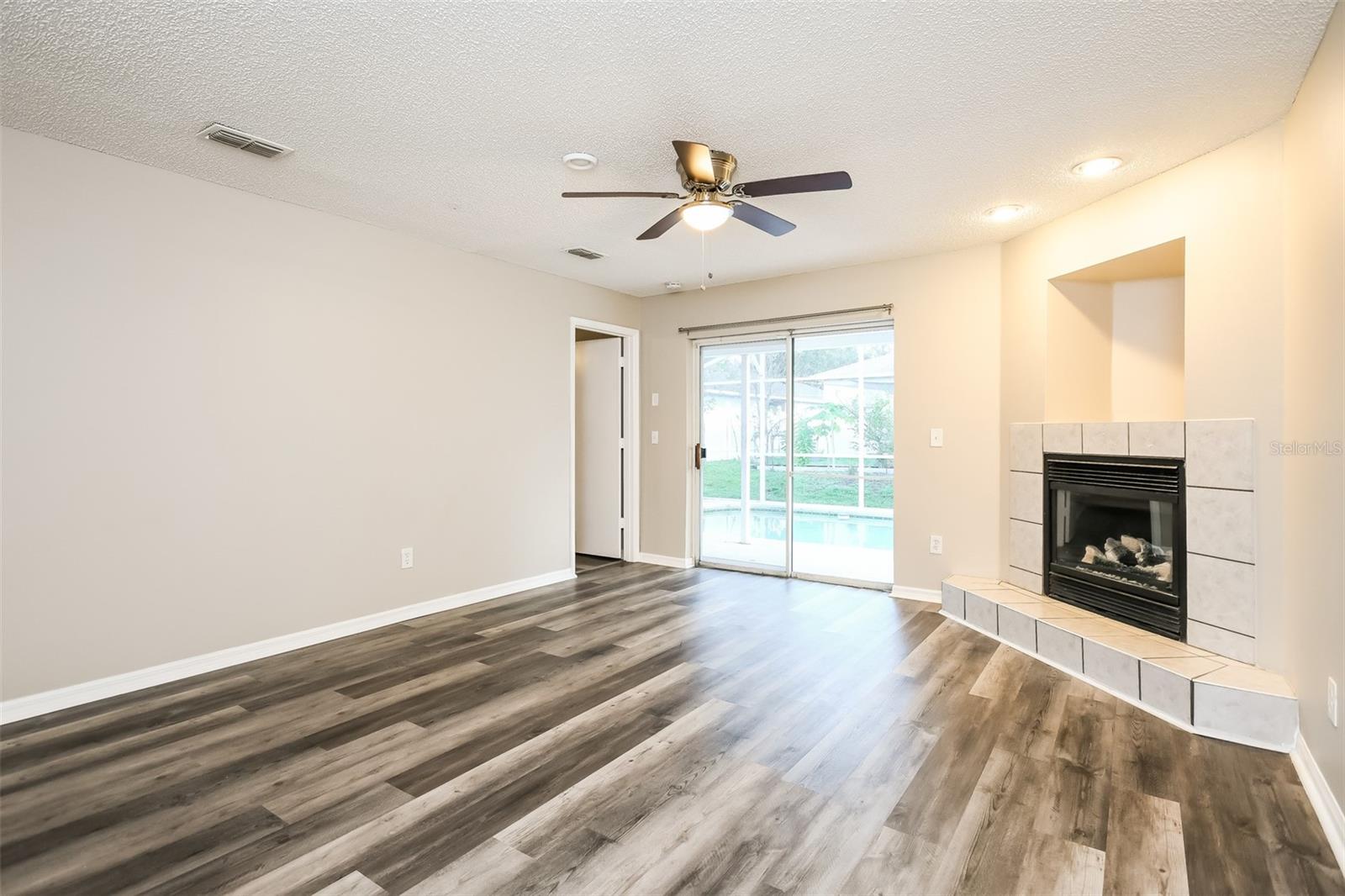Image 5 of 16 For 2216 Heathwood Circle