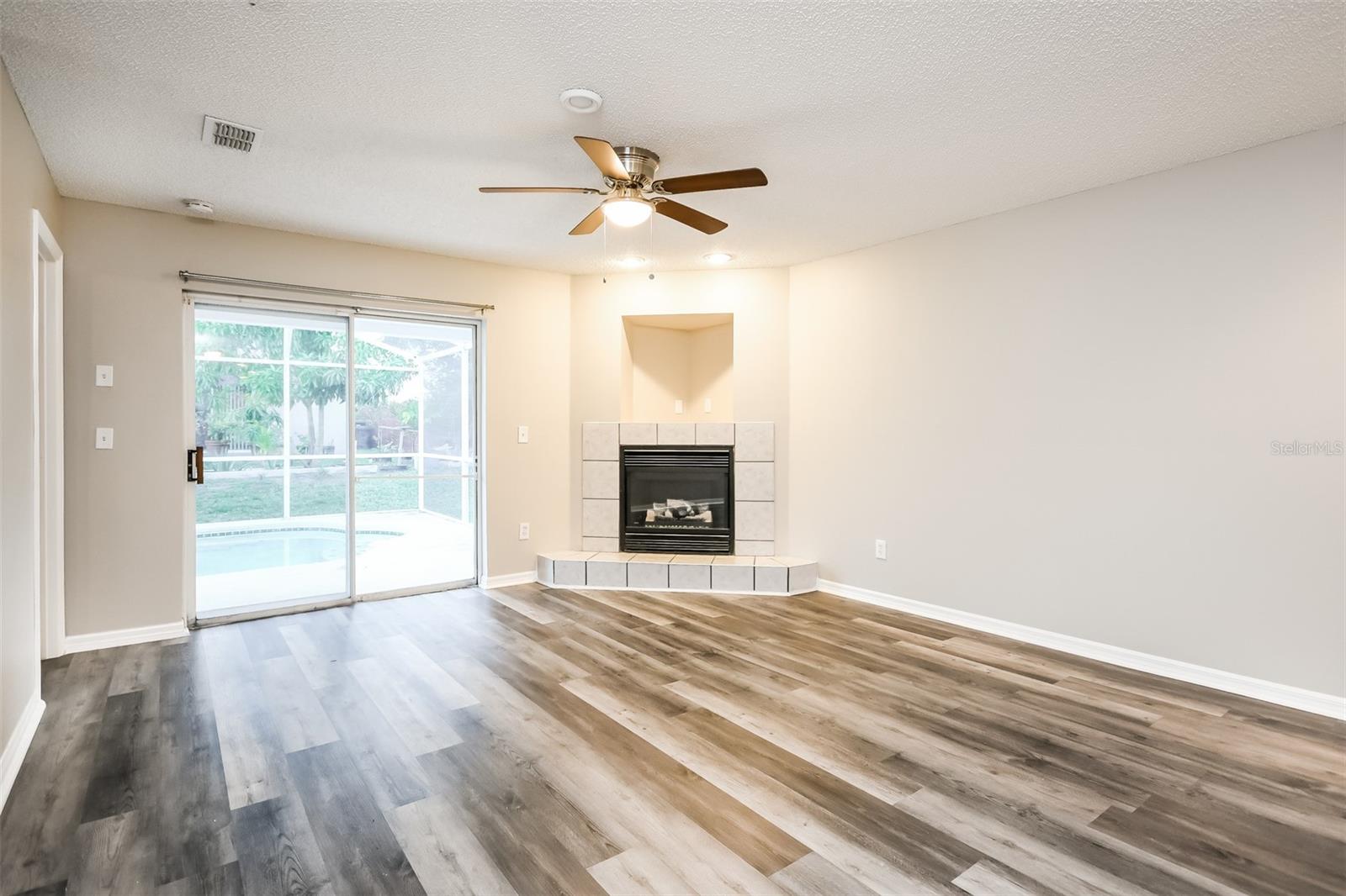 Image 6 of 16 For 2216 Heathwood Circle