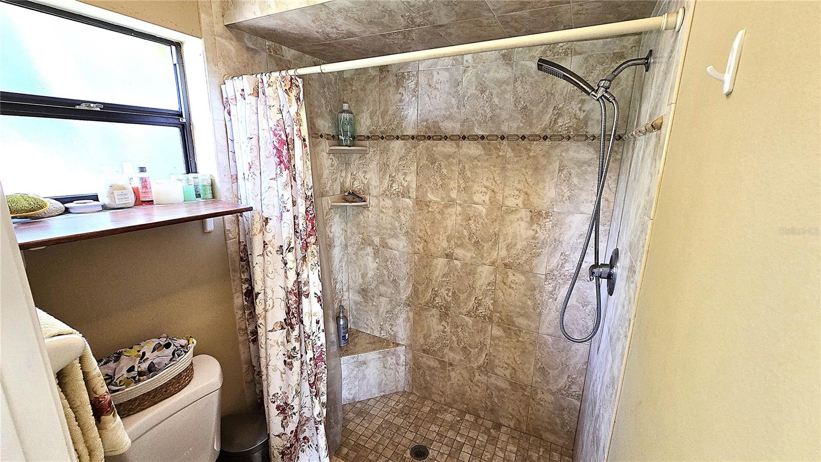 Image 28 of 70 For 3907 Orchard Hill Circle