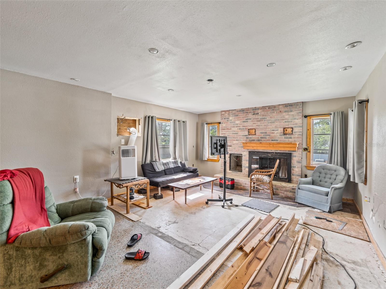 Image 7 of 29 For 6726 Udell Lane