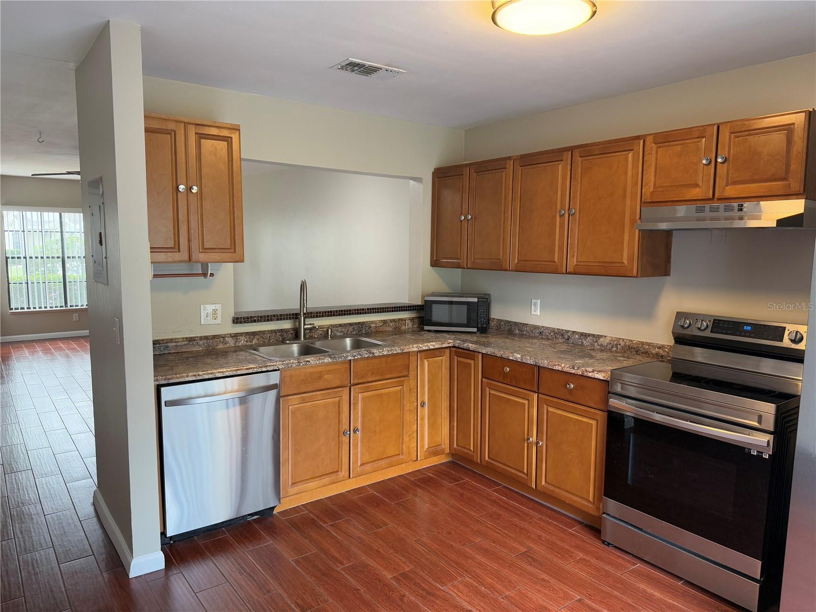 Image 5 of 18 For 5100 Burchette Road 2202