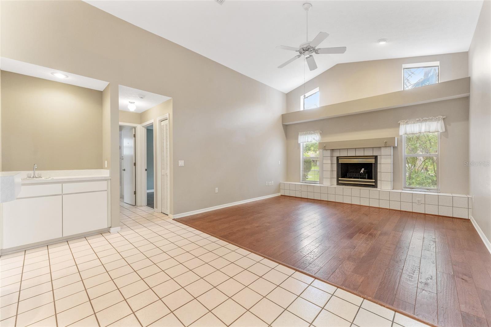 Image 12 of 48 For 2 Redbay Court W