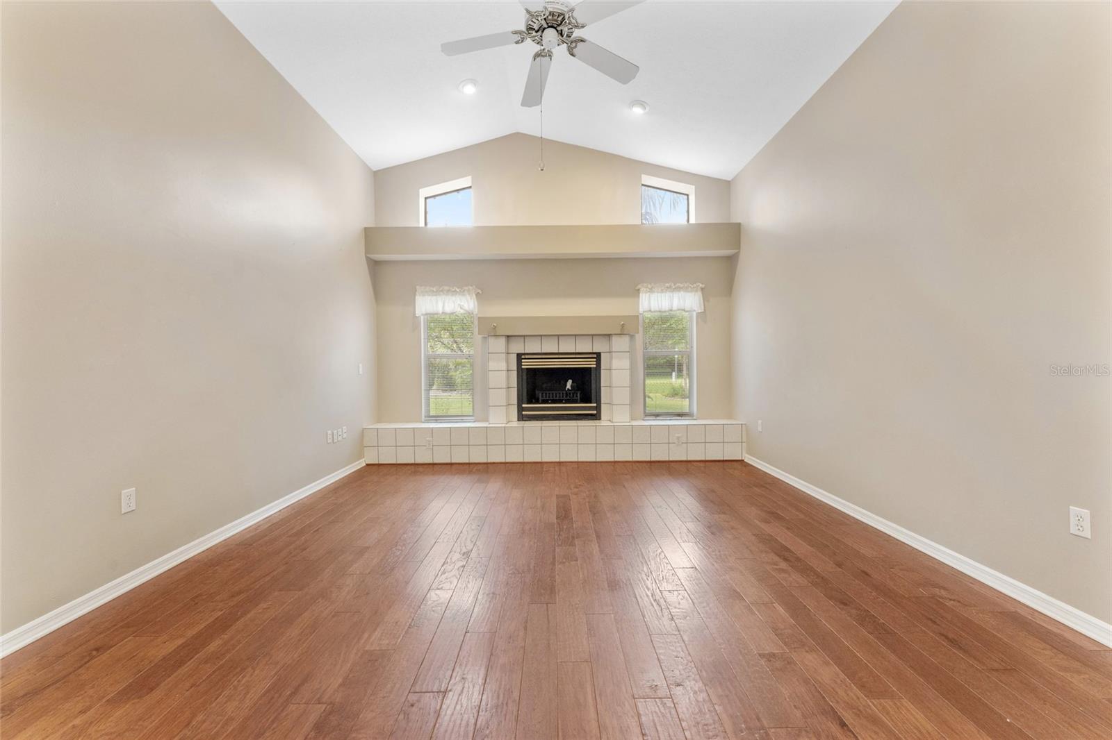Image 13 of 48 For 2 Redbay Court W