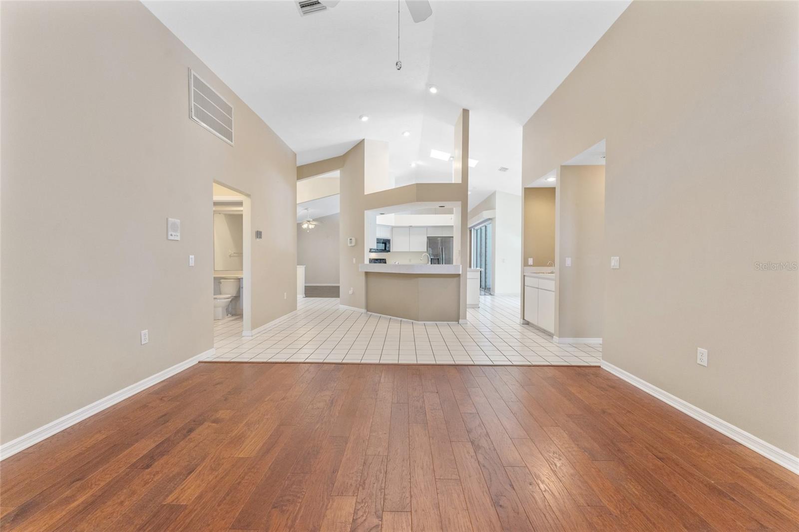 Image 14 of 48 For 2 Redbay Court W