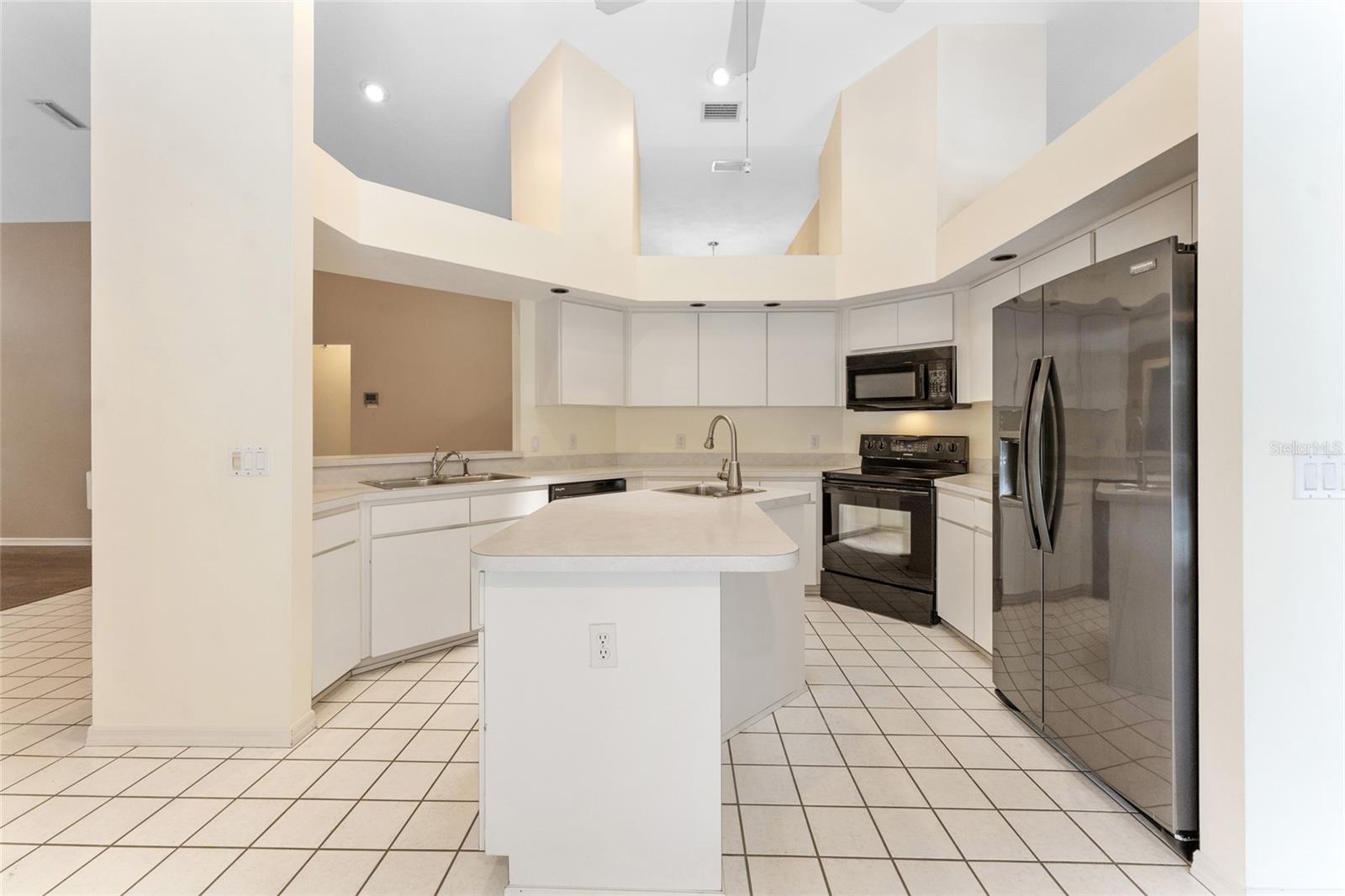 Image 15 of 48 For 2 Redbay Court W