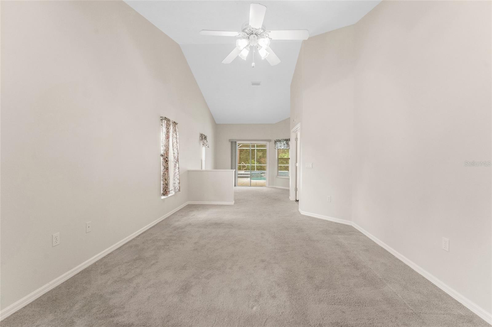 Image 21 of 48 For 2 Redbay Court W