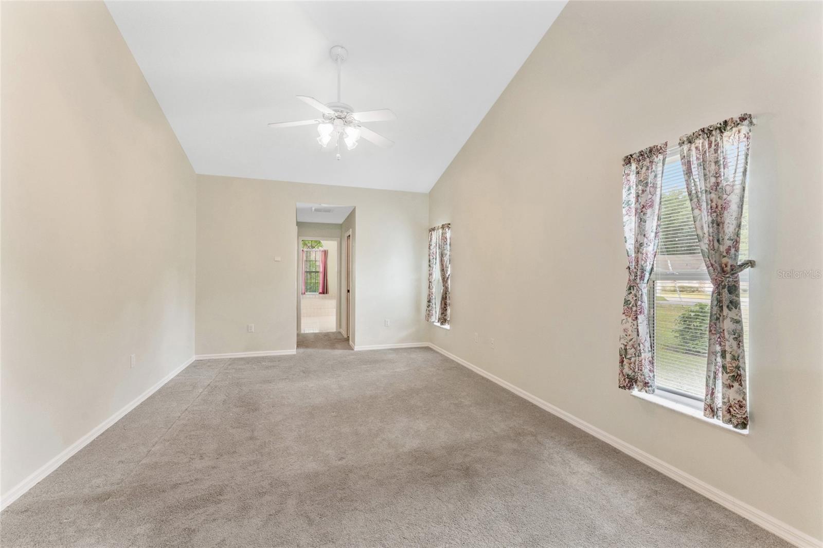 Image 22 of 48 For 2 Redbay Court W