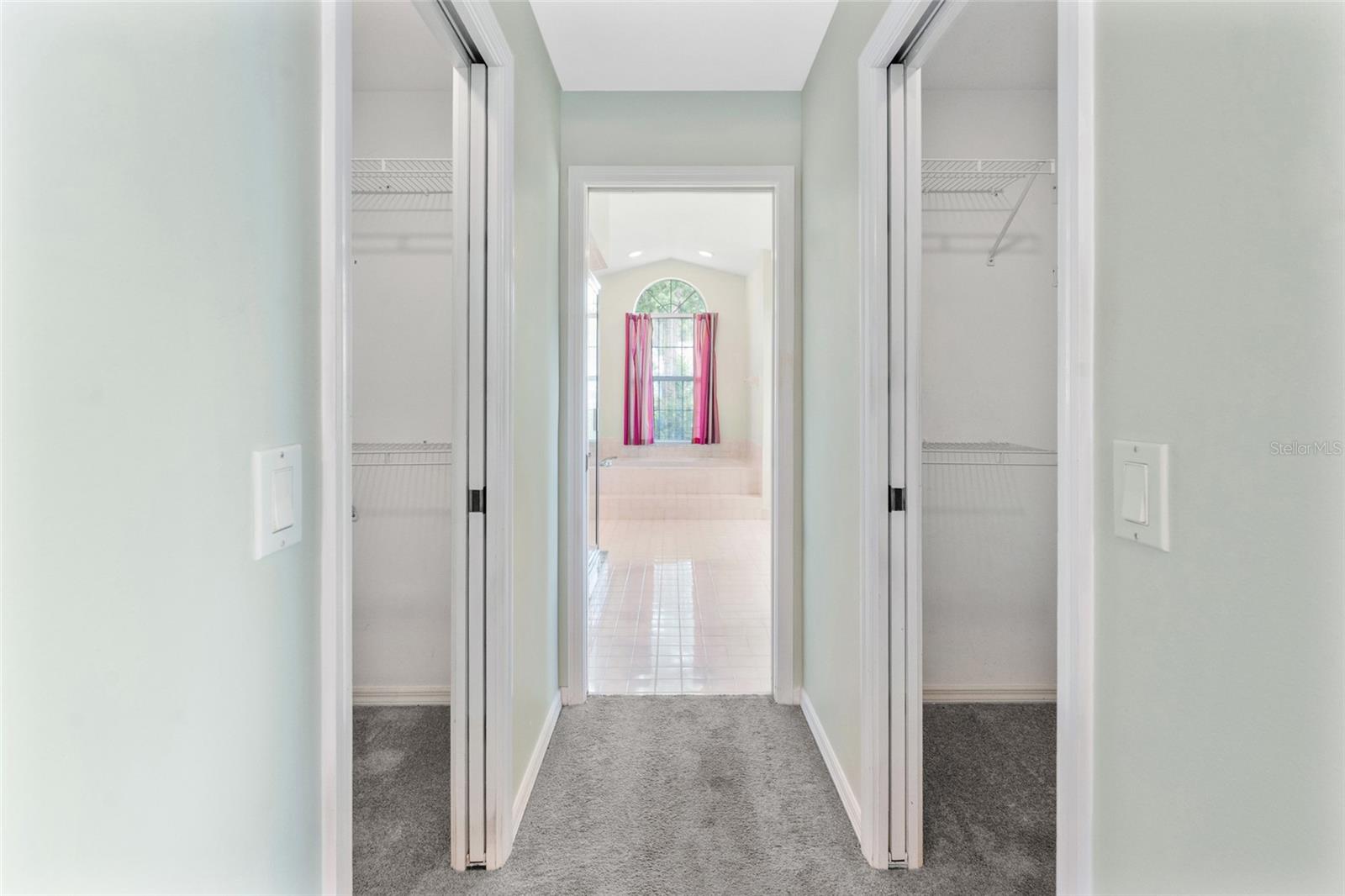 Image 23 of 48 For 2 Redbay Court W