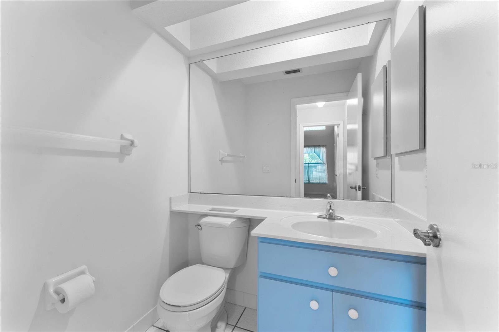 Image 34 of 48 For 2 Redbay Court W