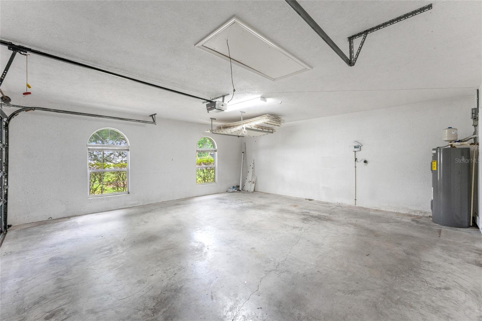 Image 36 of 48 For 2 Redbay Court W