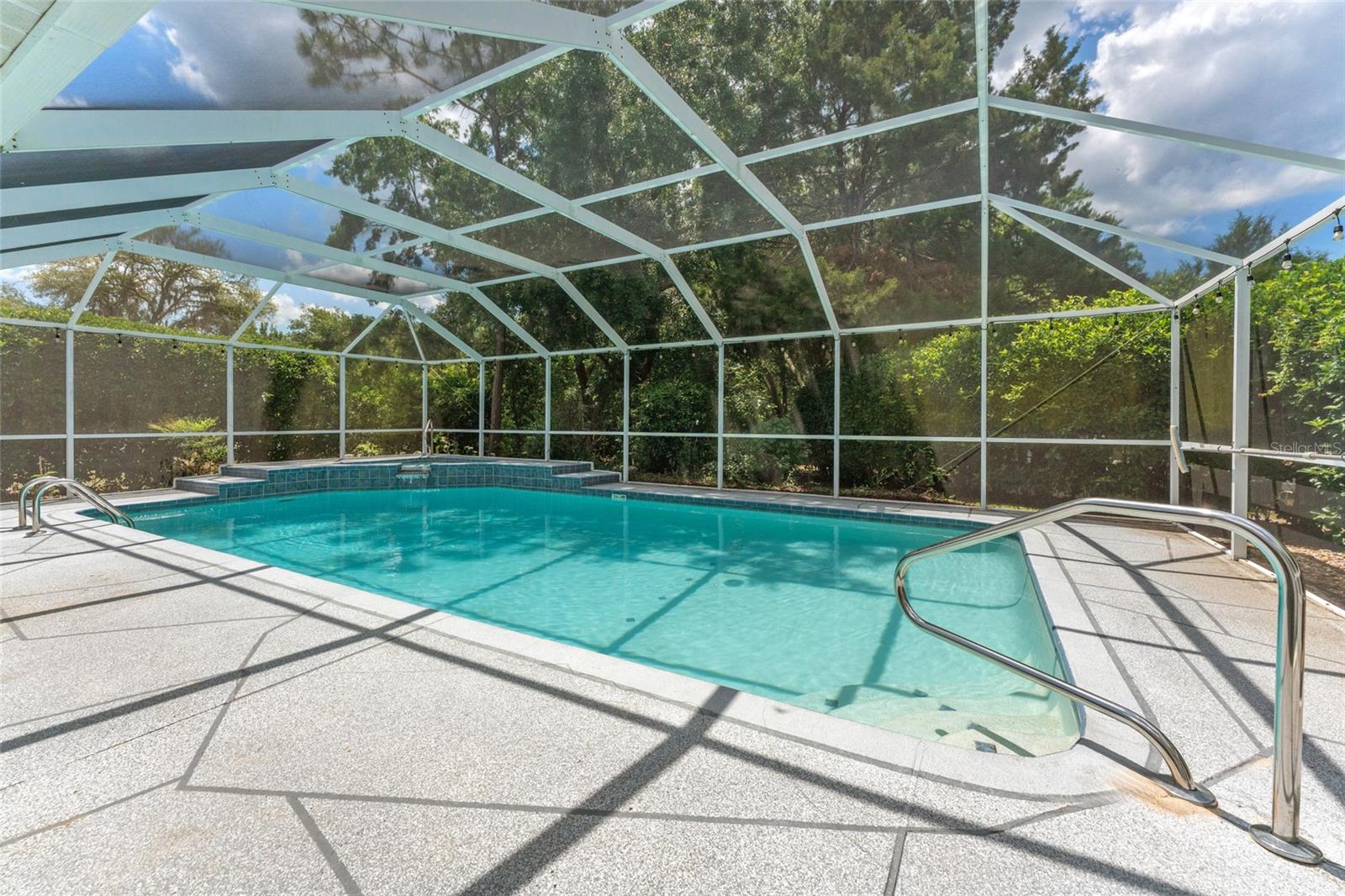Image 39 of 48 For 2 Redbay Court W
