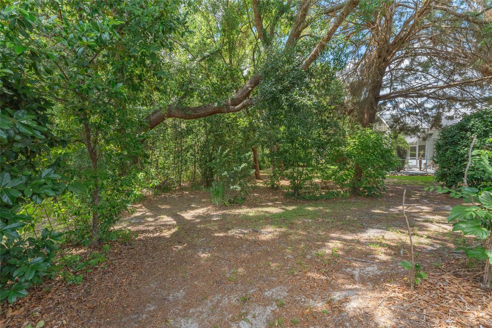 Image 43 of 48 For 2 Redbay Court W