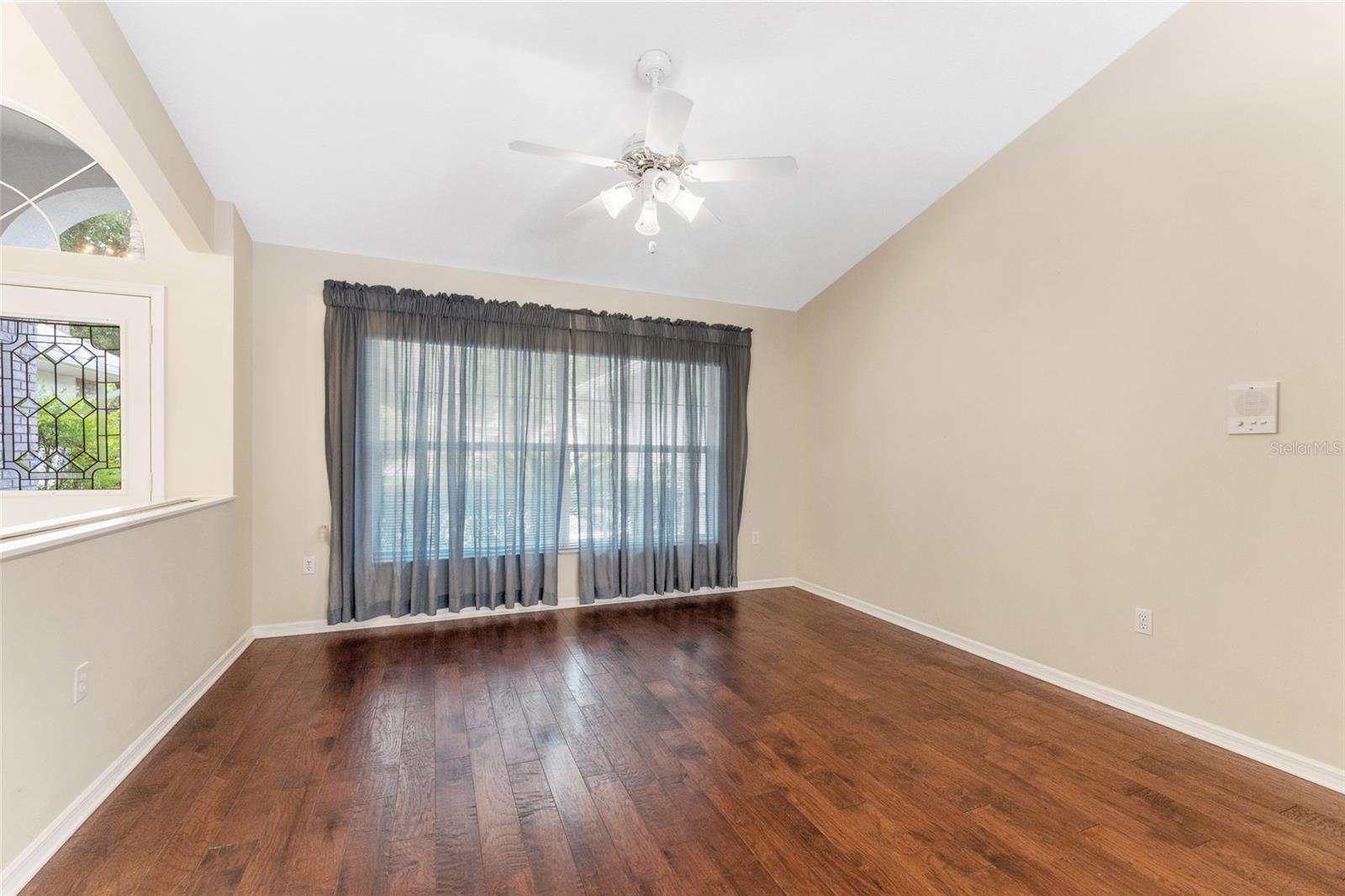 Image 9 of 48 For 2 Redbay Court W