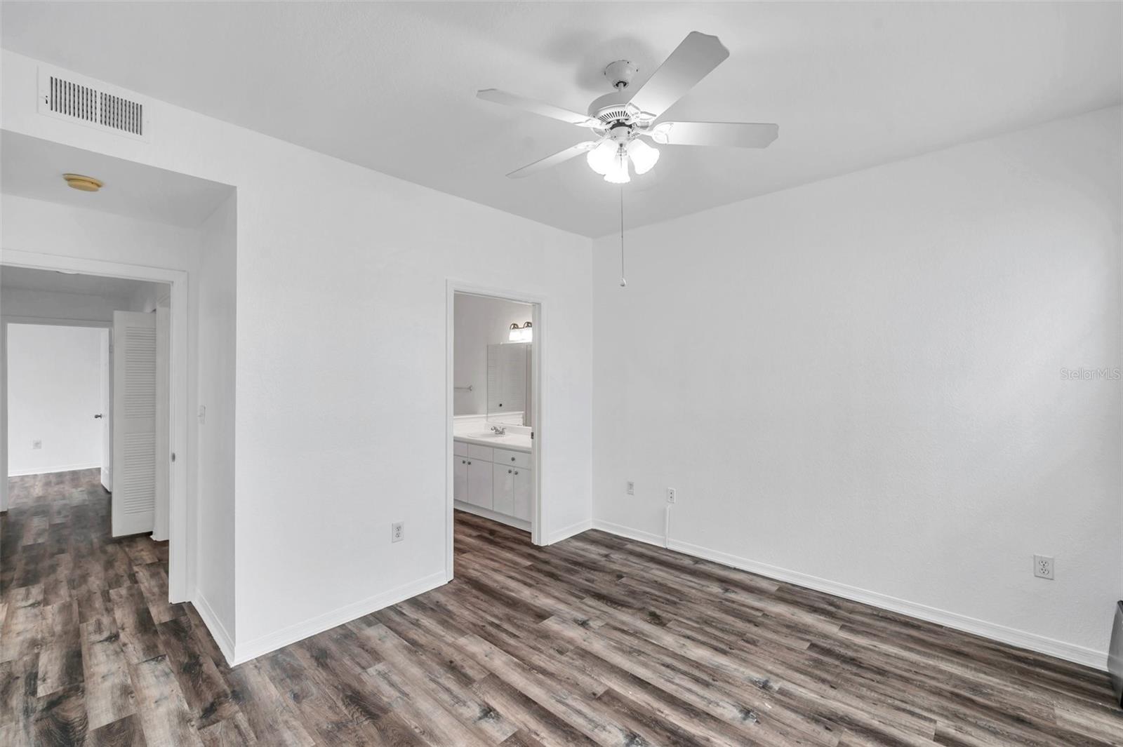 Image 21 of 51 For 9602 Lake Chase Island Way 9602