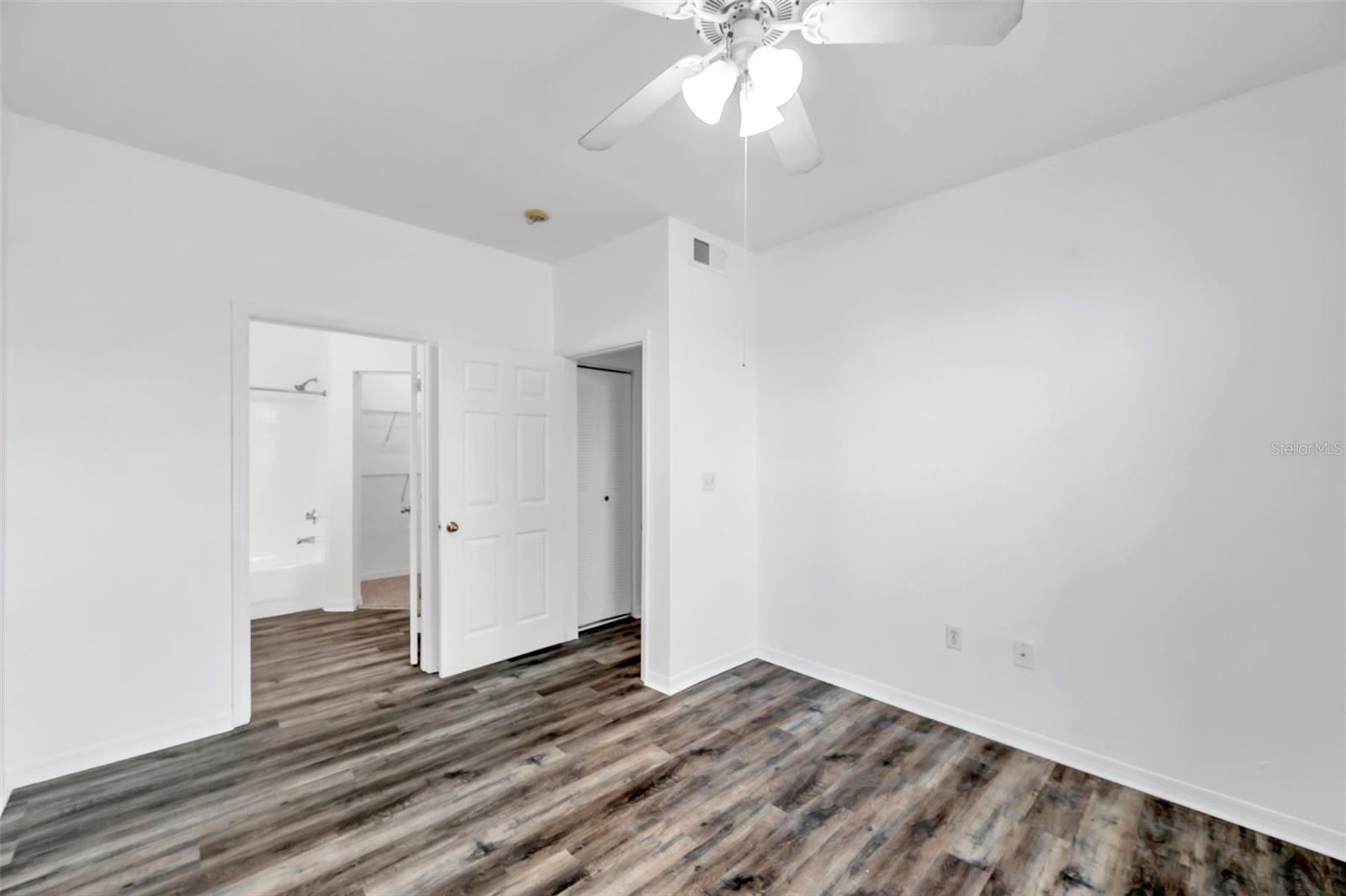 Image 31 of 51 For 9602 Lake Chase Island Way 9602