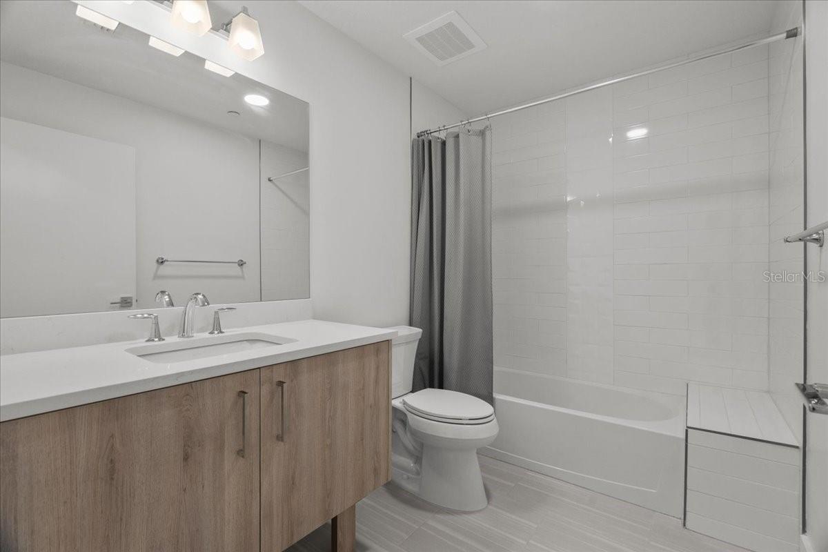 Image 14 of 44 For 415 Island Way 303