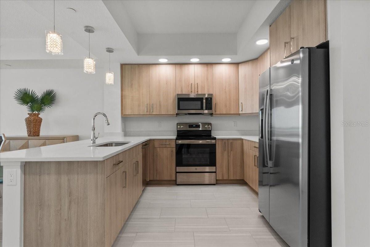 Image 3 of 44 For 415 Island Way 303
