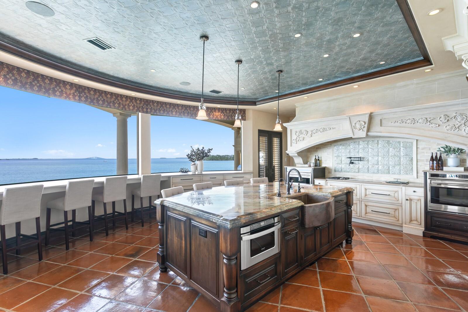 Listing photo id 10 for 100 Sands Point Drive