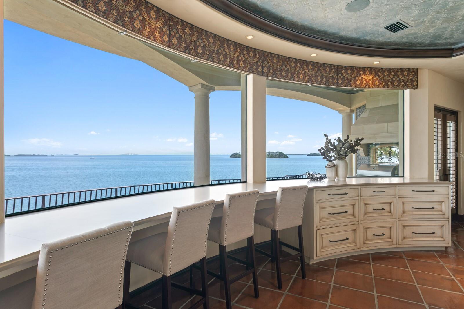 Listing photo id 16 for 100 Sands Point Drive