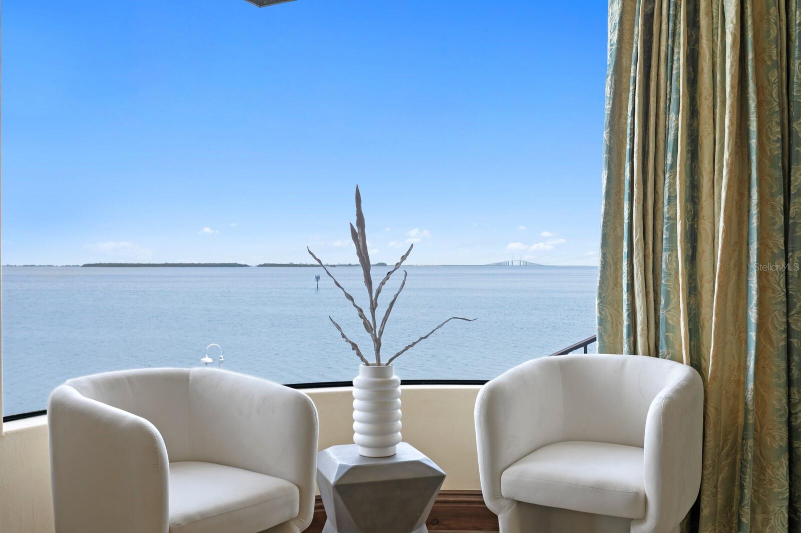 Listing photo id 20 for 100 Sands Point Drive