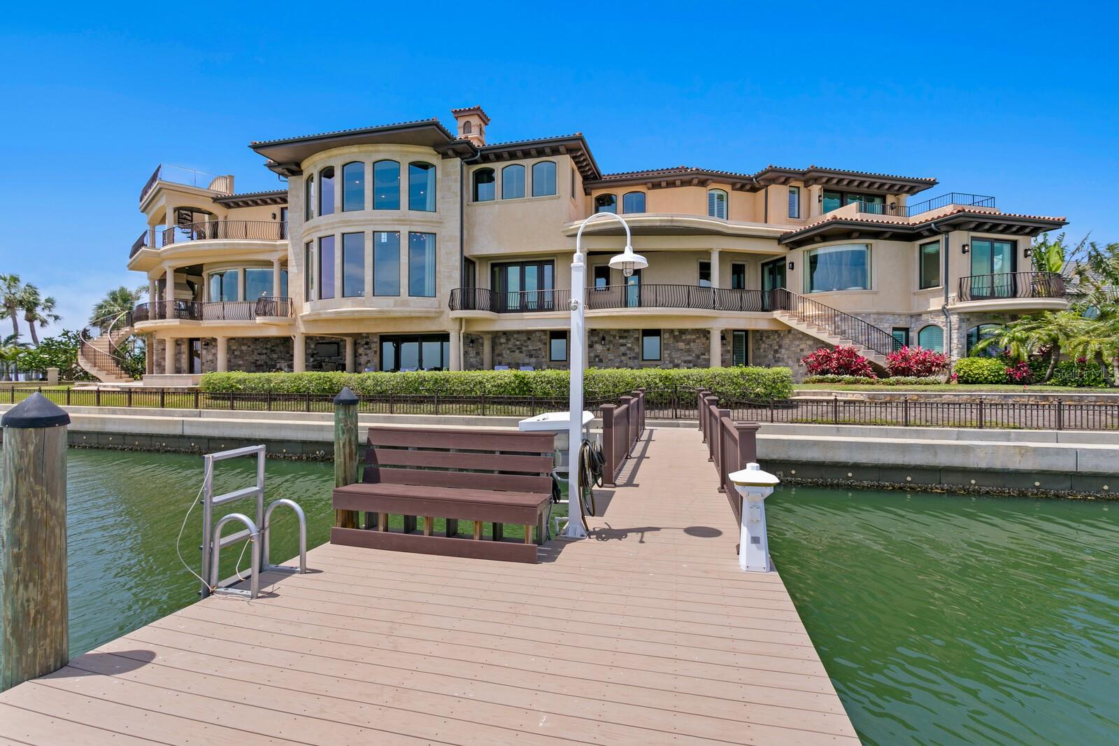 Listing photo id 2 for 100 Sands Point Drive