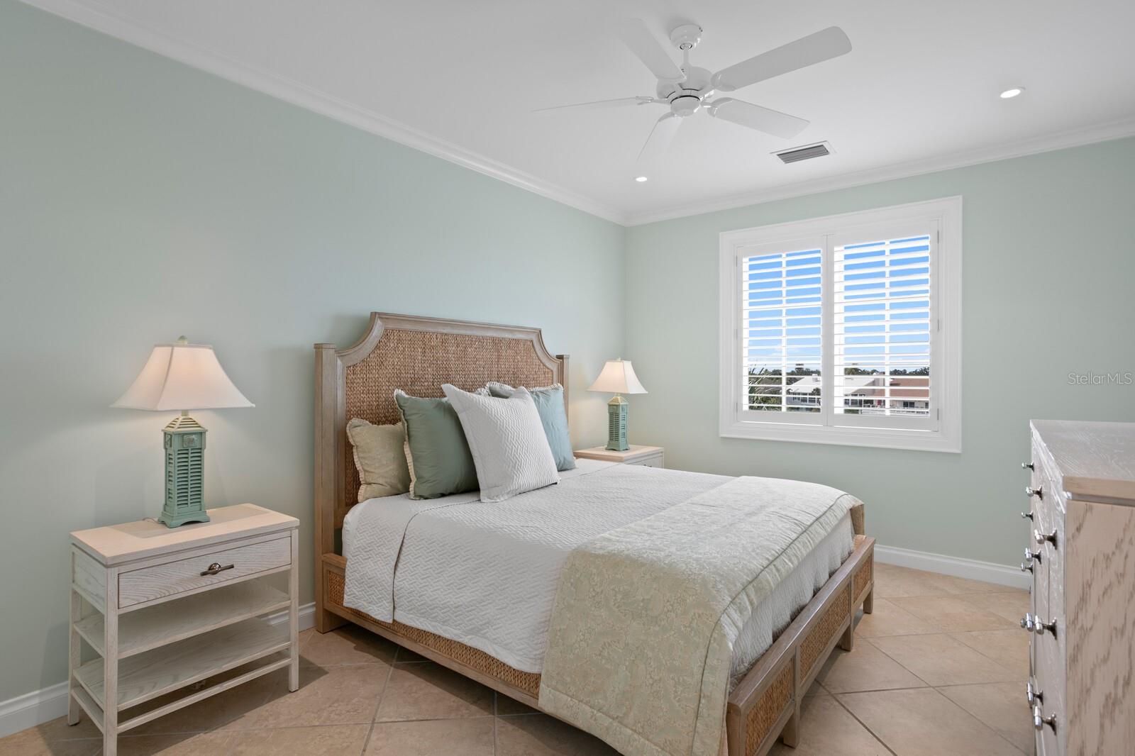 Listing photo id 42 for 100 Sands Point Drive