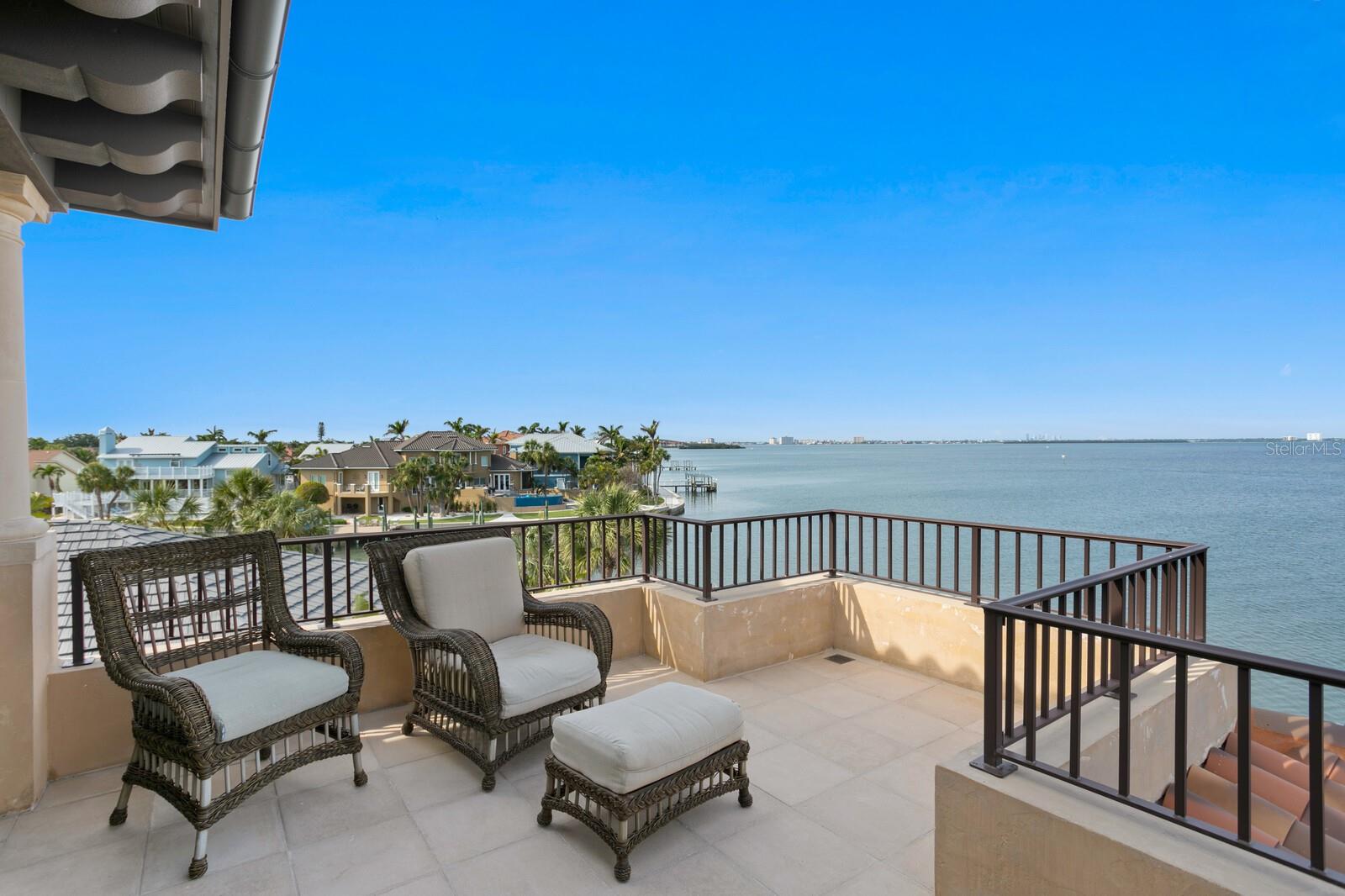 Listing photo id 46 for 100 Sands Point Drive