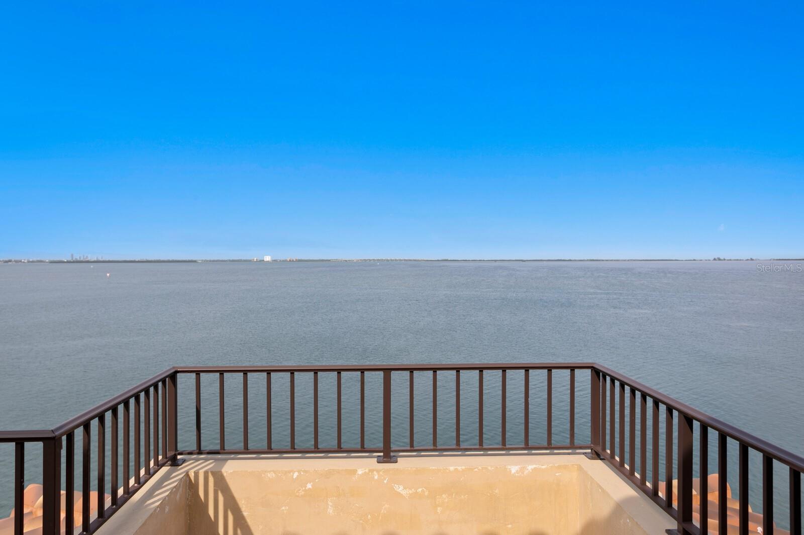Listing photo id 47 for 100 Sands Point Drive