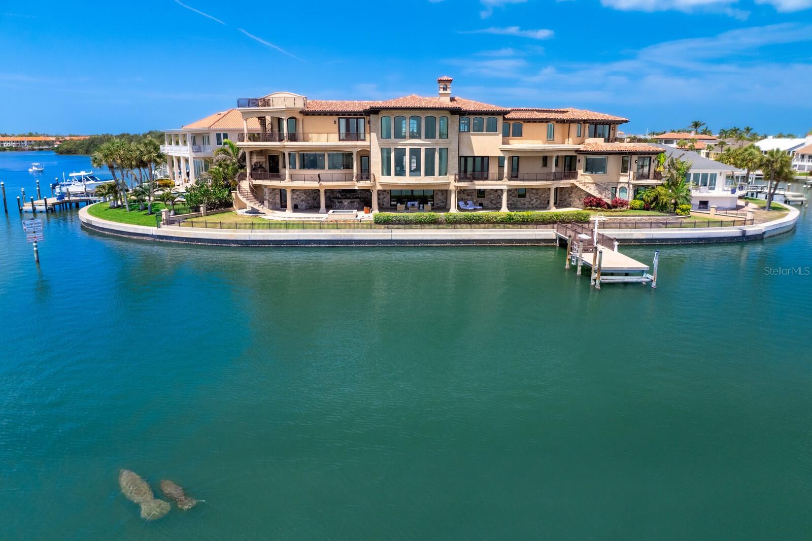 Listing photo id 3 for 100 Sands Point Drive
