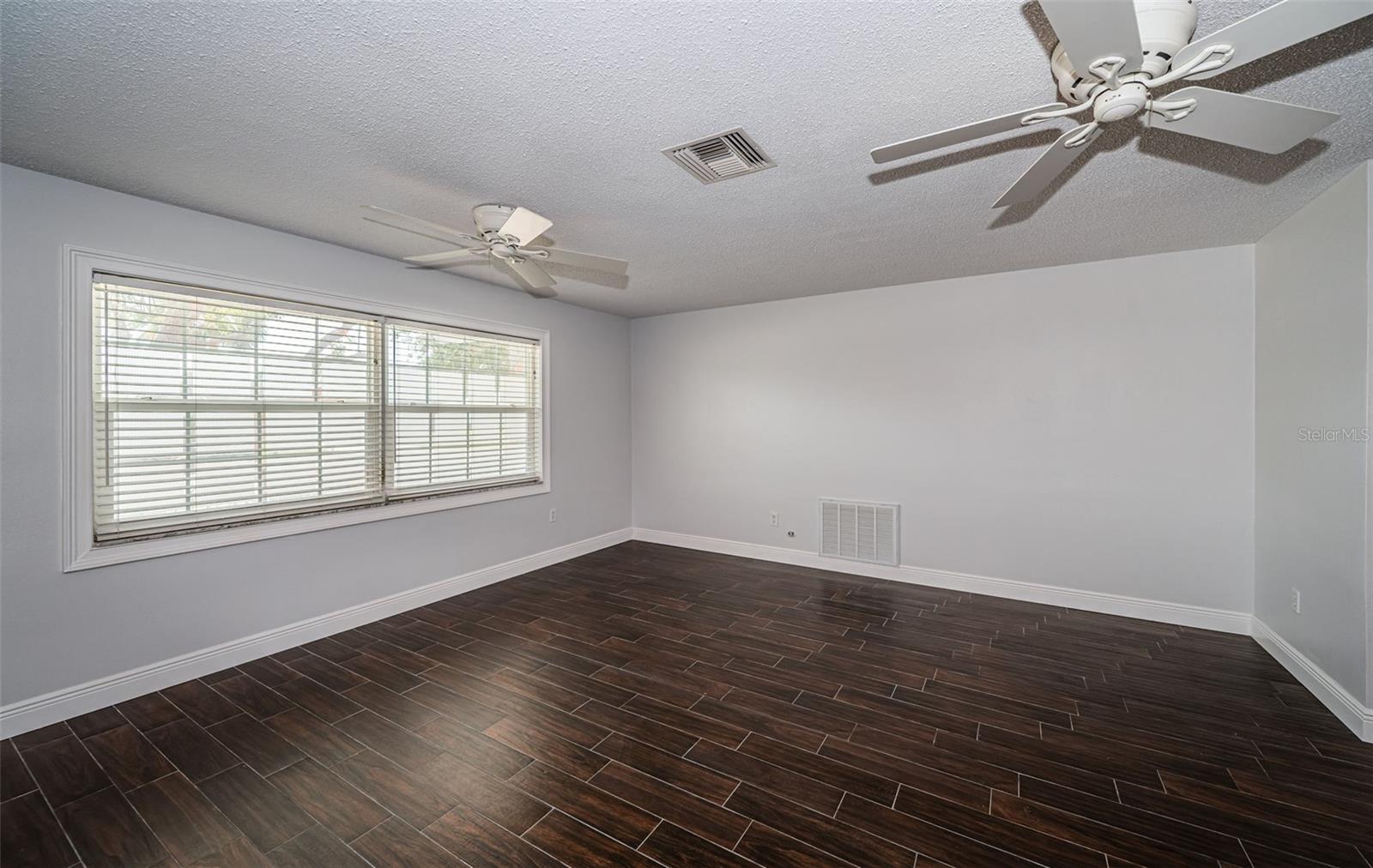 Image 11 of 82 For 1402 Oleander Drive